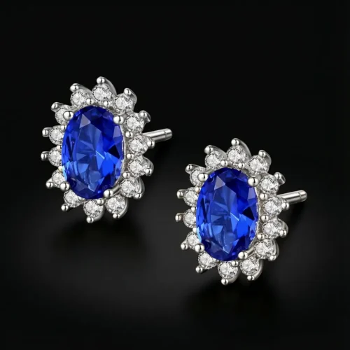 Texte Alternatif (Alt Text) : Puces d'oreilles en argent 925 avec pierre ovale bleue saphir et halo de zircons - Scoobijou.