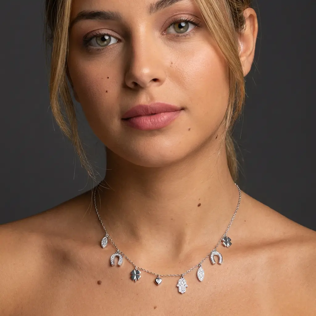 ollier porte-bonheur argent 925 avec pendentifs Khmissa, trèfle, fer à cheval et cœur – Scoobijou Maroc