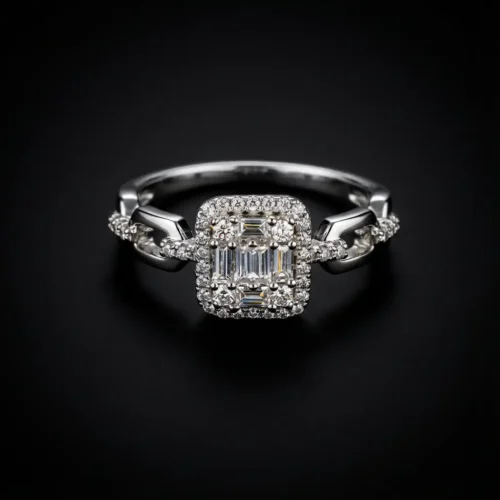 Bague en acier inoxydable XP finition argentée avec plateau halo émeraude en zircons baguette et anneau effet maillons modernes – Scoobijou Maroc