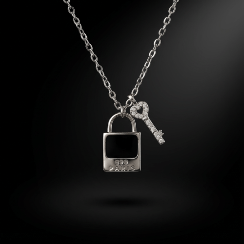 Collier en argent 925 rhodié avec pendentif cadenas émail noir et petite clé pavée de zircons, Scoobijou Maroc.