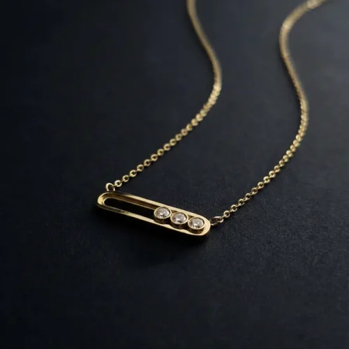 Collier barre horizontale minimaliste avec 3 zircons sertis sur chaîne fine en acier inoxydable doré waterproof - Scoobijou Maroc