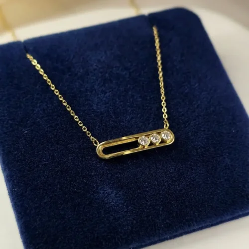 Collier barre horizontale minimaliste avec 3 zircons sertis sur chaîne fine en acier inoxydable doré waterproof - Scoobijou Maroc