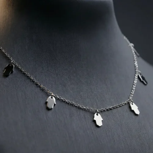 Collier ras de cou en argent 925 rhodié avec pampilles khmissa main de Fatma réparties sur la chaîne - Bijouterie Scoobijou Maroc