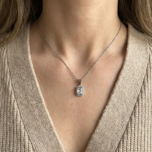 Collier pendentif solitaire rectangulaire avec halo en argent 925 rhodié, zircon central taille émeraude et micro-pavage - Bijouterie Scoobijou Maroc