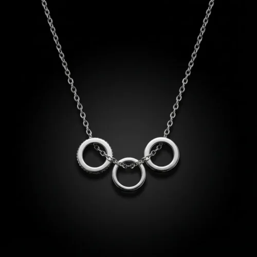 Collier trois cercles entrelacés en argent 925 rhodié avec zircons portés par femme marocaine - Bijouterie Scoobijou Maroc