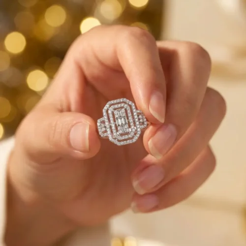 Bague cocktail art déco rectangulaire en argent 925 rhodié pavée de zircons baguette et ronds sur monture halo - Bijouterie Scoobijou Maroc