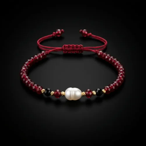 Bracelet en perles "Jouher" avec émeraude synthétique, pierre rouge et Or 18K | سوار من لؤلؤ الجوهر الحر مع الزمرد وحجر أحمر وذهب عيار 18