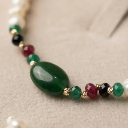 Collier perles d'eau douce naturelles جوهر حر avec boules Or 18K et émeraudes synthétiques premium – Orjouane.com Maroc