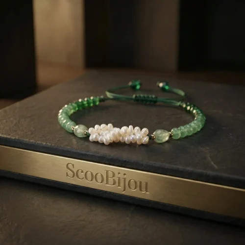 Bracelet ajustable en macramé avec pierres vertes facettées et véritables perles d'eau douce Joher par ScooBijou