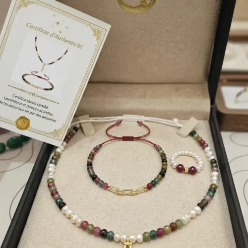Ensemble collier et bracelet en or 18k avec perles d'eau douce جوهر حر, tourmaline et émeraude, bague offerte au Maroc.