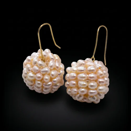 Boucles d'oreilles forme sphère en véritables perles d'eau douce et or 18K