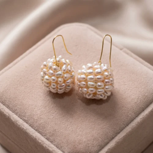 Boucles d'oreilles forme sphère en véritables perles d'eau douce et or 18K