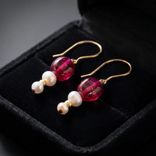 Boucles d'oreilles en or 18K avec pierre de tourmaline rouge et véritables perles d'eau douce