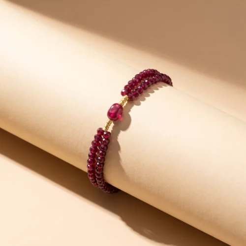 Bracelet double rang en rubis synthétique et acier inoxydable doré ScooBijou