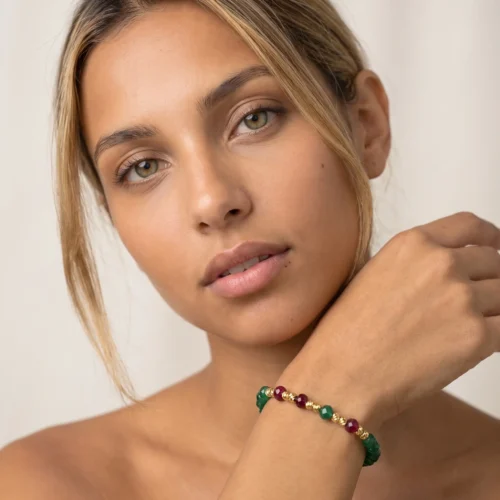 Bracelet en macramé ajustable avec perles d'émeraude synthétique et acier inoxydable doré