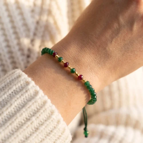 Bracelet en macramé ajustable avec perles d'émeraude synthétique et acier inoxydable doré
